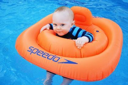 Mein Baby macht ins Schwimmbad - wie kann ich das verhindern