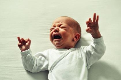 Wie kann ich mein Baby bei den Dreimonatskoliken beruhigen